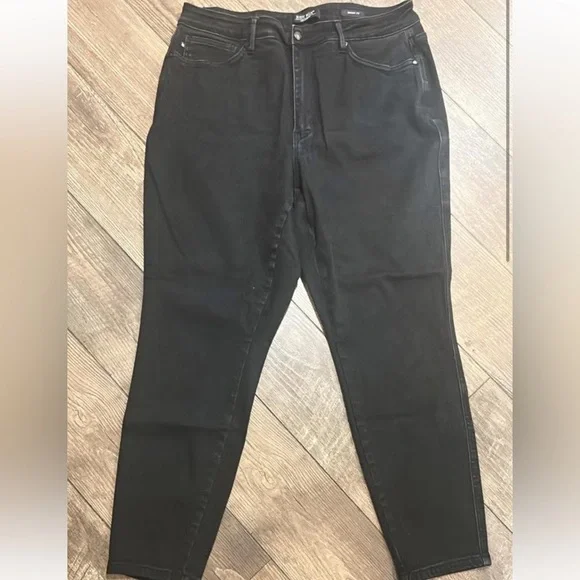 Judy Blue Dark Black Wash Tummy Control Skinny Jeans - Picture 1 of 7